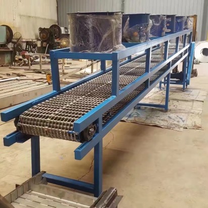 降溫傳送帶，風(fēng)冷輸送機(jī)，給高溫?zé)峒t鍛造件降溫的鏈條片輸送機(jī)